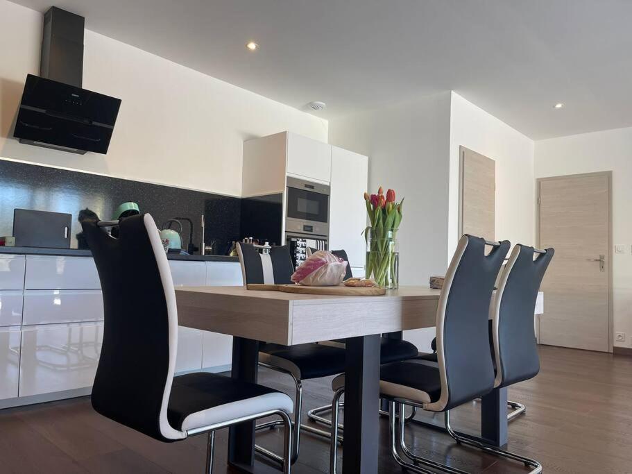 Brand New Villa With Fully Intergrated Air Conditioning & Private Pool, Overlooking Forest Sardan Zewnętrze zdjęcie